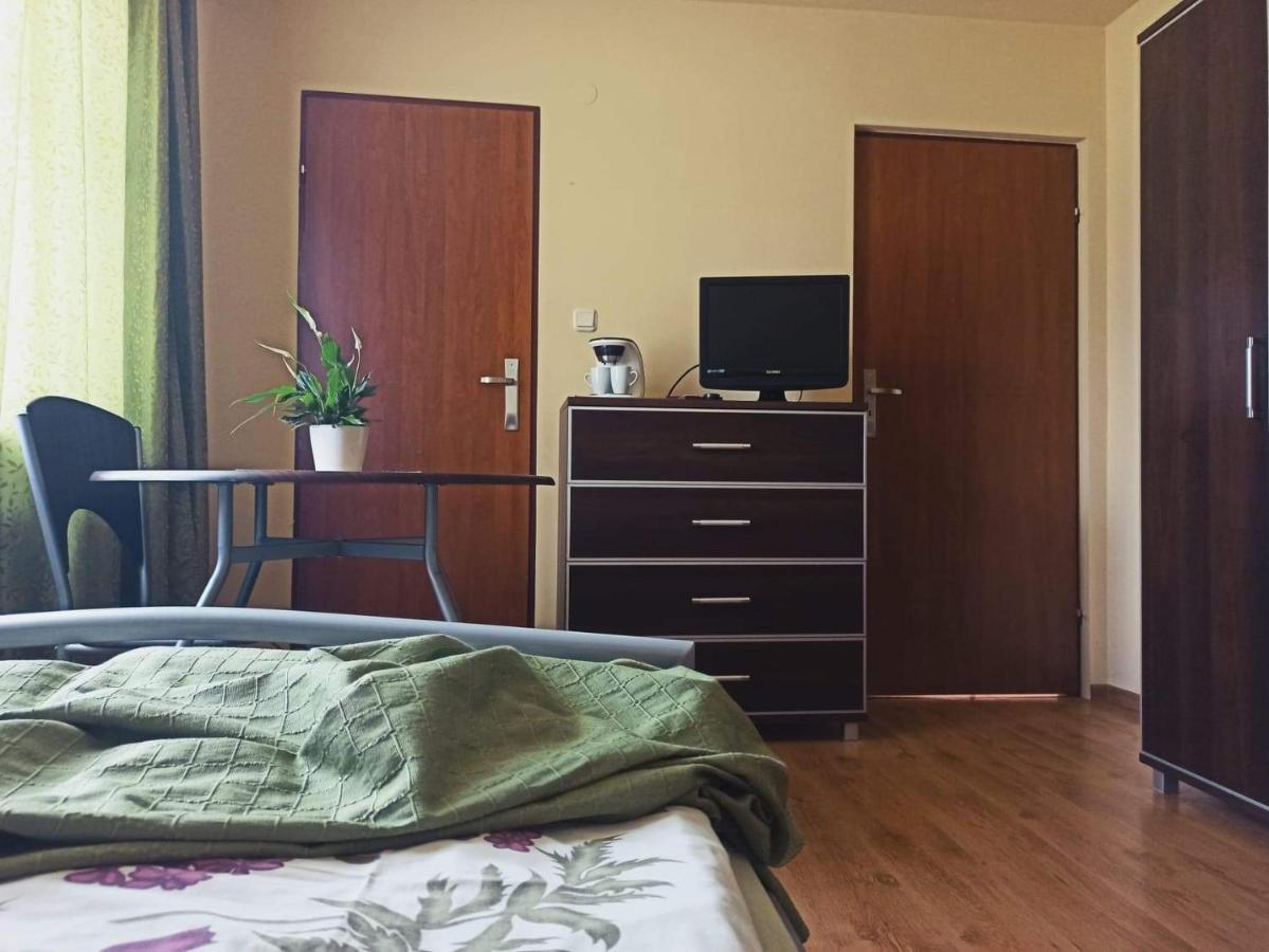 Przylesie Apartamento Uniejow Exterior foto