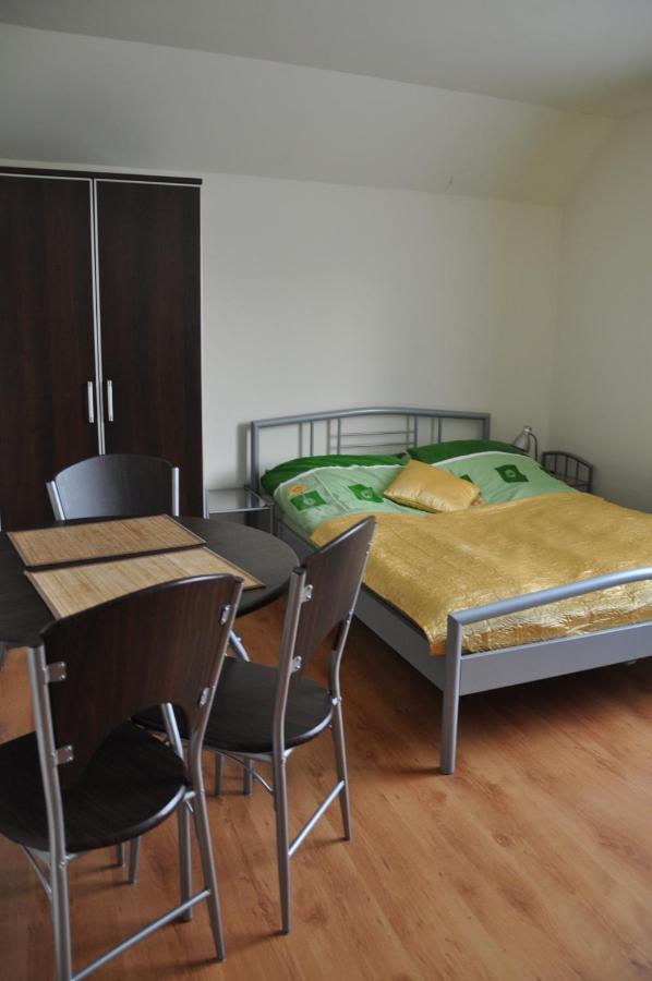 Przylesie Apartamento Uniejow Exterior foto