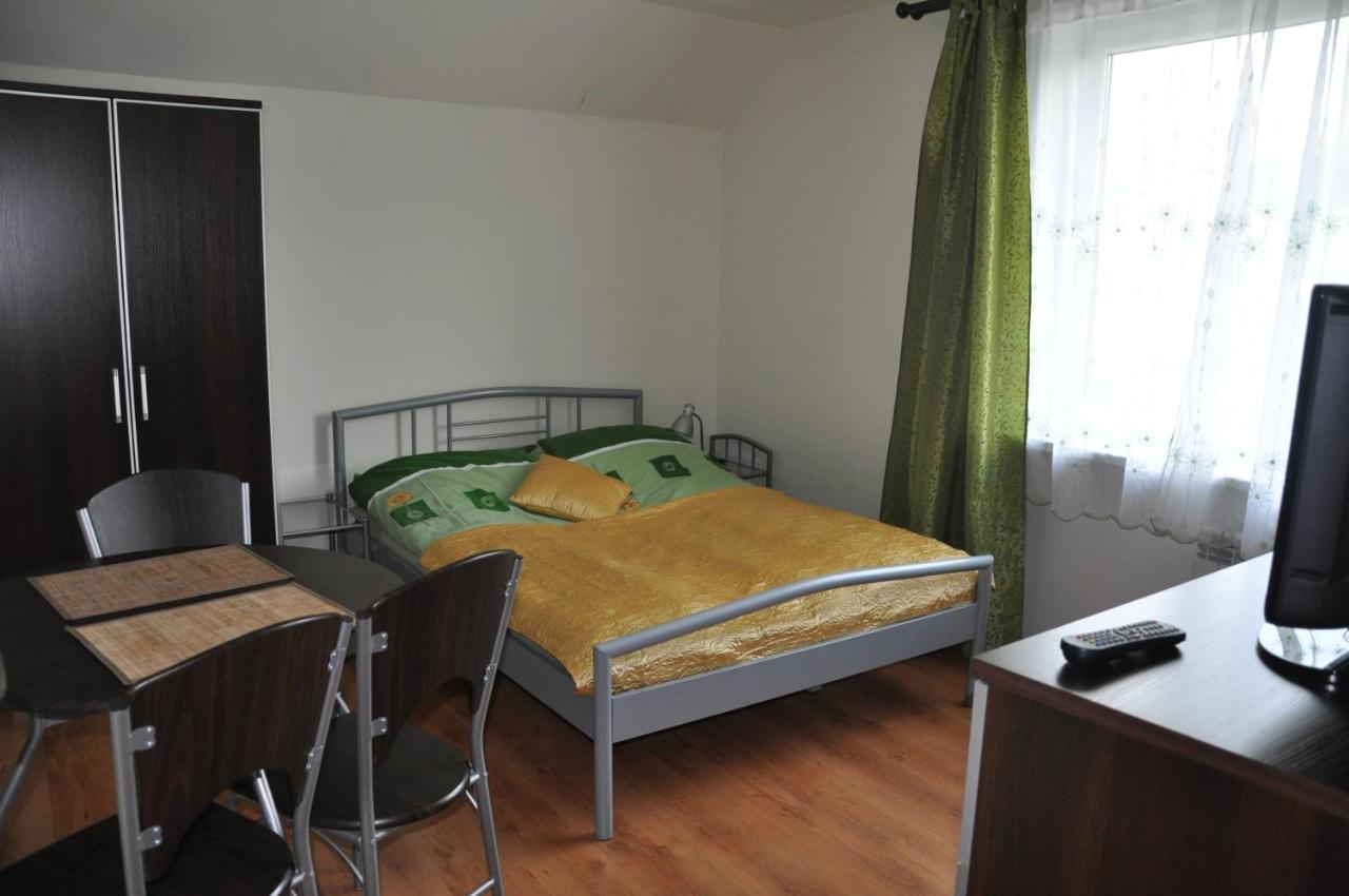 Przylesie Apartamento Uniejow Exterior foto